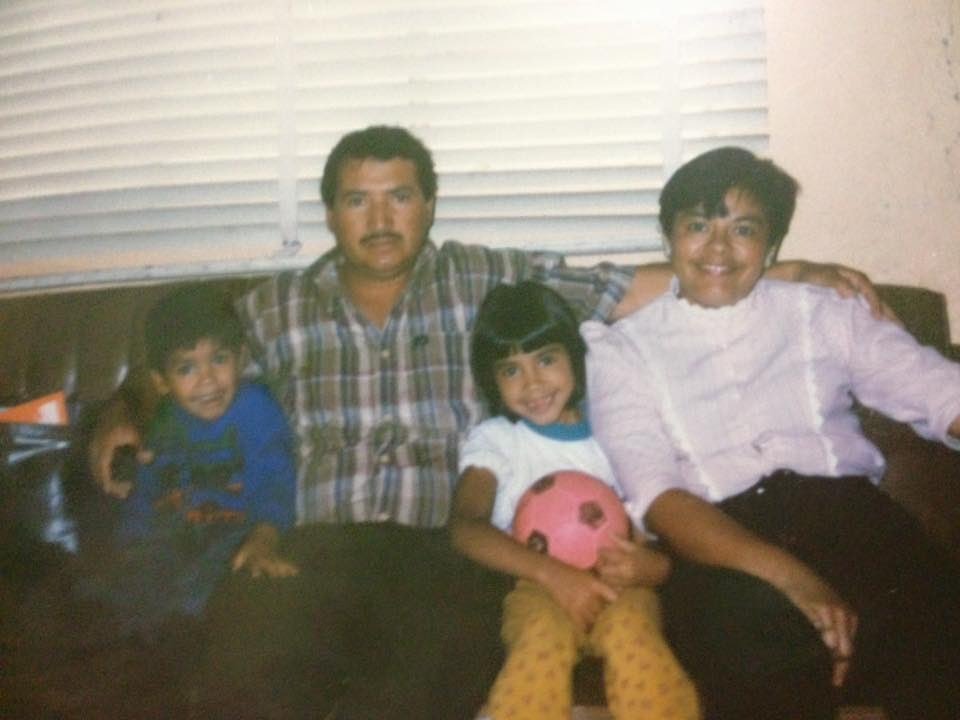  Ana Lucía junto a sus padres y hermano. Foto: Archivo familiar. 